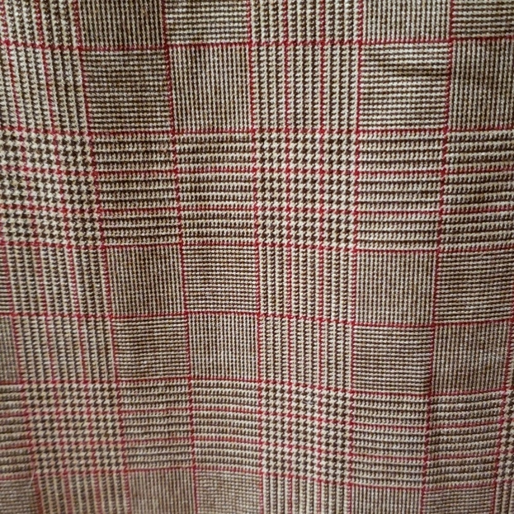 Brown and red plaid stretch trousers